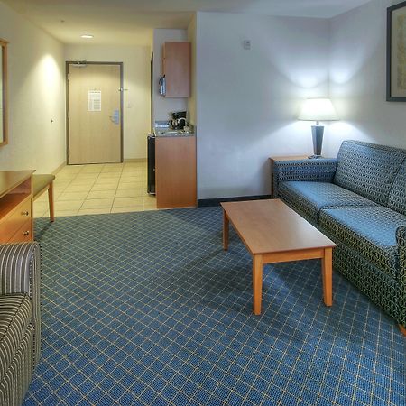 Holiday Inn Express Hotel & Suites Carlsbad, An Ihg Hotel Room photo