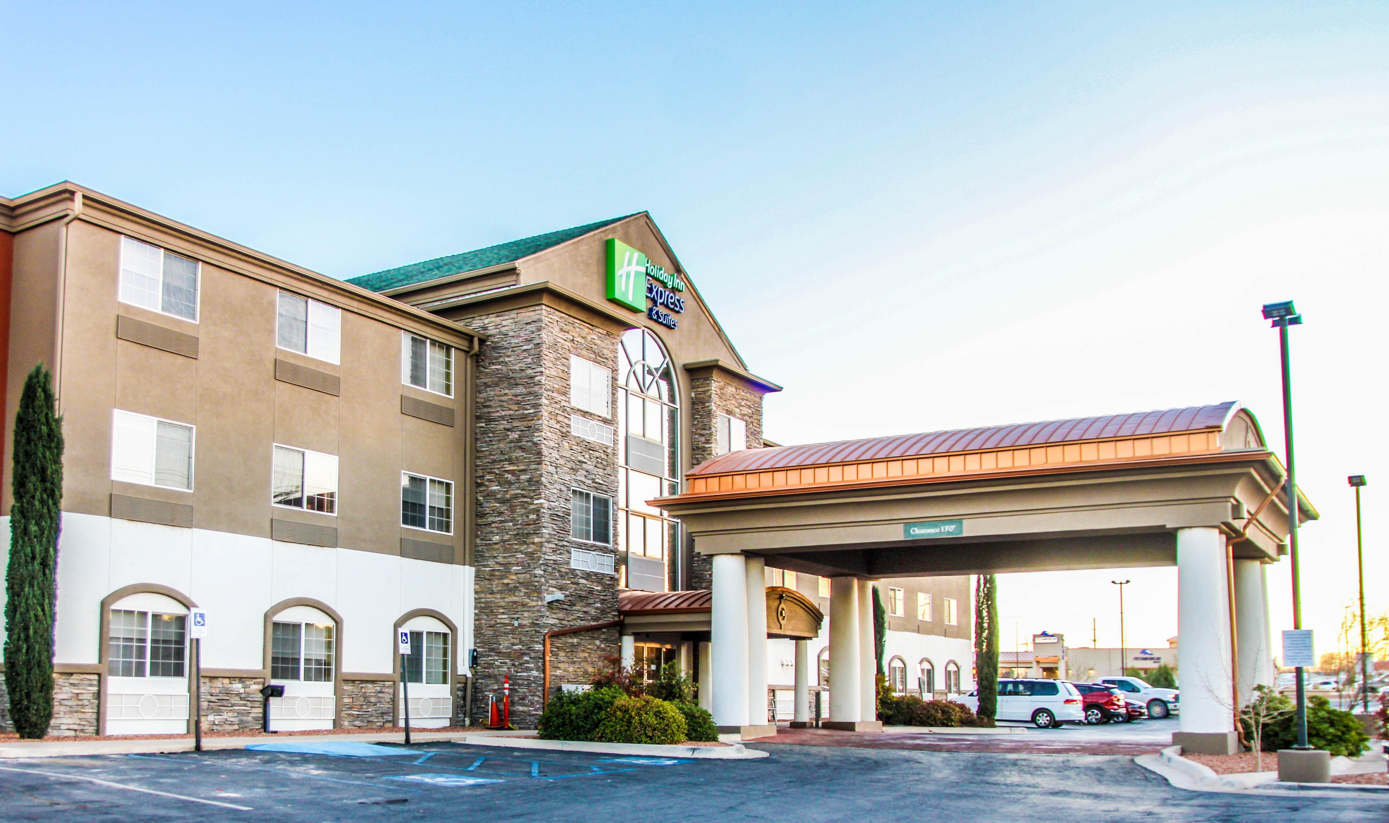 Holiday Inn Express Hotel & Suites Carlsbad, An Ihg Hotel Exterior photo
