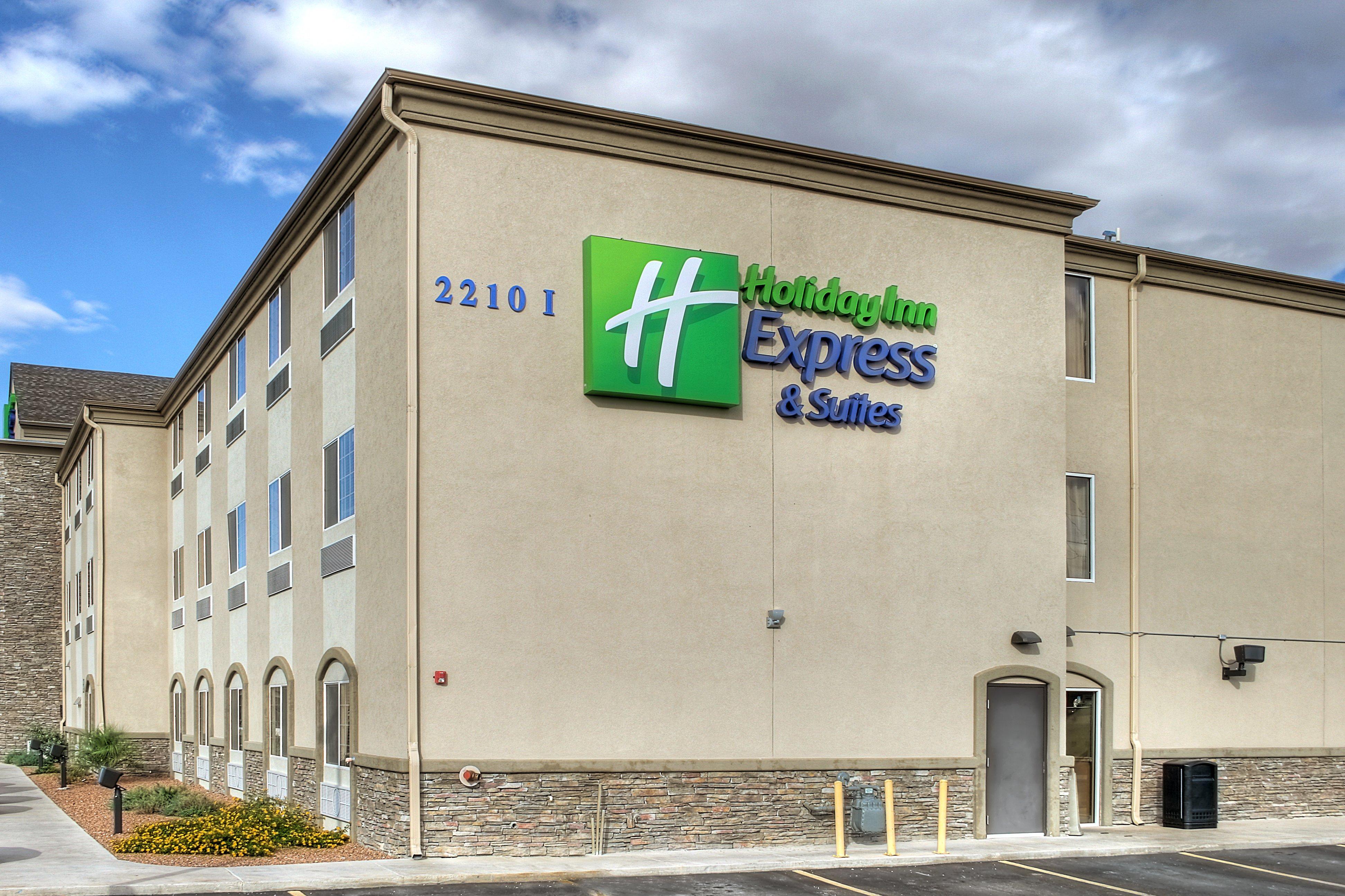 Holiday Inn Express Hotel & Suites Carlsbad, An Ihg Hotel Exterior photo